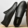 Klänningskor retro loafers män klädskor brogue stil läder formella skor bröllop platt herrskor avslappnad oxfords slip på mode loafer 230403