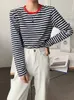 T-shirt Femme Femmes Noir et Blanc Rayures Casual Tops O Cou À Manches Longues Lâche Pull T-shirt Automne Mode Corée Chemise Coton 230331