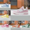 Chaussures de créateurs Hommes Femmes Casual Sneaker Triple Entraîneur En Relief Blanc Rose Bleu Ciel Noir Vert Jaune Denim Hommes Baskets Femmes Formateurs Taille 38-46 NO486