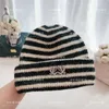 Bonnet / Skull Caps Designer Automne et hiver Nouveau doux gluant chaud cachemire tricoté chapeau froid mode polyvalent couple tricoté chapeau doux et petit visage ZW9Y