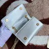 Vierkante crossbodytas met ketting Designer tas Koeienhuid lederen schoudertassen met klep Hoge kwaliteit handtassen Metalen letter Magnetische gesp Dinerhandtas Portemonnee Clutch Portefeuilles