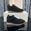 Chaussures décontractées de luxe Flow Runner en Nylon et daim, baskets à lacets, tige souple en caoutchouc miel, semelle ondulée qui se courbe autour de 09