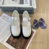 Designer sapatos casuais mulheres mocassins mais recente moda couro genuíno luxo versátil preto branco casual sapatos de couro de alta qualidade mulheres solteiros luxo