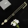 Lyxig bröllop smycken modedesigner halsband 18k guldpläterad mässing kopparhänge halsband pärlblommor kedja för kvinnor