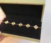 Van Vierblättriges Kleeblatt-Armband, Armbänder, Designer-Van-Klee-Armband, Charm für Damen, 18 Karat Gold, Weiß, Rot, Blau, Perlenverbindung, 4 Blätter, 5 Blumen, Liebesschmuck D3u XKV6