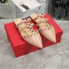 Clásicos de verano Zapatillas de mujer Diseñador de remaches Sandalias planas de charol de alta calidad para mujer Marca inferior Moda Chanclas de playa Zapatos Mujer Tamaño 35-42
