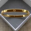 2023 pulseira explosiva 18k rosa ouro pulseira incolor casal gravado masculino e feminino simples moda ins pequeno design