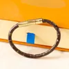 Unisex designer armband l single loop presbyopia v blommor mönster och bokstäver tryckt läderarmband
