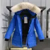 Parkas Designer Kanadalı Bayanlar Down Ceket Moda Marka Kaz Marka Uzun Ceket Büyük Cep Kürk Kürk Termal Üstü Kadın Sonbahar ve Kış Rüzgar Taşkın Giyim 7916o
