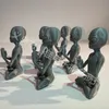 Objets décoratifs Figurines Extraterrestre méditatif ornement en résine OVNI décoration intérieure et extérieure méditation extraterrestre jardin Figurine 210908