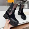 Designer Laureate Boots Women Flamingos Love Arrow Medal Boot Winter Leather Grov High Heel Shoes Desert Chunky Heels Booties 04