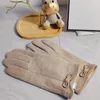 Kvinnor Luxury Glove C Designer Wool Gloves With Letter Bowknot Fashion Gloves Winter Warm Plush Gants Sweet Girls Guanto 4 Colors Brand