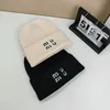 Boné de lã de designer infantil outono e inverno estilo estrangeiro gorros frios boné de malha quente luxo masculino