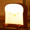 Lumières nocturnes Cartoon Toast pain LED LUMBRES NUMÉRIELLES CAPTEUR USB USB RECHARGAGE MOBILE PROPRIÉTER SILICONE CHAMBRE DÉCOR DE BURANT CONDIONS P230331