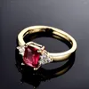 Pierścienie klastra Sprzedawane pozłacane imitujące cyrkon Pierścień Wedding Princess Square Black Diamond Red