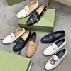 Pantoufles Chaussures Habillées Hommes Femmes Mocassins 100% Cuir Véritable Chaussures Pliables Taille 34-46 Hommes Imprimé Métal Bout Rond Mocassins Mules Luxe Horsebit Designer