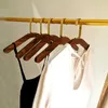 Вешалки стойки с твердым деревом вешалка для латуни без скольжения магазин одежды мужская одежда вешалка черная ореховая одежда вешалка 230403