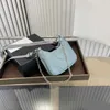 Mini Nylon Designer Bags Woman Luxurys Handtassen Lady Crossbody Tote Hobo Schouder Australes Handtassen Bagss Silver Chain Wallet 230318