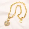 Collares pendientes del corazón del diseñador para las mujeres collar de la letra del diamante de la manera Cadenas de gargantilla de alta calidad Accesorios de joyería Chapado en oro Regalo de las muchachas