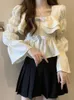 女性のブラウス白人女性韓国ファッショントップトップ女性エレガントな甘いフレアスリーブシャツ女性フレンチスタイル弓スリムブラウス