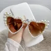 Retro Heart-Shaped Imitation Pearl Frame Sunglasses Women Fashion Eyewear Trending Men Cat Eye Sun Glasses Beach Shades UV400