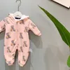 Helt nyfödda Rompers Baby Kids Warm Jumpsuits nyfödda spädbarnsflickor Tjockkläder Vinter Varma utomhuskläder