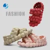 Vrouwen modestijl Massage Sandalen Dou Mo Bubble Slippers Men Hoge kwaliteit Non Slip zomerschoenen voor unisex 230403 365