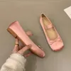 Balé de seda de cetim 724c2 Sapatos da mulher clássica quadrada de pé