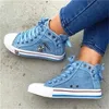 Scarpe eleganti Donna Denim Tacco piatto Punta tonda Stringata Teschio Decorazione in metallo High-top Moda comoda Piattaforma classica Sneakers casual 230403