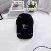 Boll Caps Designer 23 Summer New Letter Worna Baseball Hat Personlig trend pojkvän stil anka tung hatt premium sense lbsn