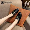 Klänningskor High End Luxury Oxford Shoes Ladies Preppy Leather Sneakers Woman Metal Chain Loafers Big Size 4243 Plush Cotton Pur Flats 230403