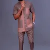 Tute da uomo Abbigliamento da uomo africano Set da due pezzi Manica corta Tinta unita Tasca con risvolto Set di elementi per feste sociali Stile di vita africano 230403