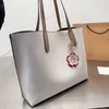 Designer de bolsa feminina bolsa de ombro de uma bolsa de luxo de luxo clássico de grande capacidade de crossbody saco de metal impresso de metal com uma bolsa de compras de duas cores