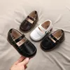 Platte schoenen peuter 2023 mode Koreaanse kinderen meisjes lente brede pu lederen ademende rubberen kinderen schoen baby baby