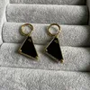 Diamant tri-angle symbole design noir goujon cerceau femmes 18K or argent lettre logo graver boucles d'oreilles filles bijoux de mariage