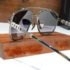 Роскошные дизайнерские солнцезащитные очки из титана в оправе с градиентными черными линзами uv400, стиль 8077 для мужчин и женщин, солнцезащитные очки в стиле ретро, пилотный дизайн, в оригинальном футляре
