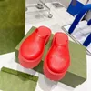 Pantofole di lusso designer di marca da uomo Sandali con piattaforma cava da donna realizzati con materiali trasparenti scarpe da spiaggia soleggiate alla moda donna Pantofola multicolore per la casa