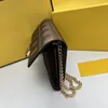 Designer kvinnors axelväska lyxiga kedja handväskor präglade bokstavsläderväskor damer mini makeup koppling Italien roma mode söt kuvert purses #621666