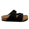 2023 NOWOŚĆ MODY BIRKS Designer Mężczyźni Sandały Arizona Gizeh Unisex Kapcieczki Caliente Verano Flip Flip Flip Hombres Mjeres Slowers na plażę na zewnątrz rozmiar wewnątrz 34-46