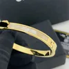 Designer-Armband, Designer-Schmuck, Gold-Armband, Luxus-Mode-Edelstahl-Clines-Manschettenschloss, Damen- und Herren-Party-Geschenk-Armband 01hcqr