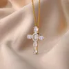 Kedjor Zirkon Jesus Cross Pendant Halsband för kvinnor Rostfritt stål Guldpläterat kristallhalsband i julsmycken gåva