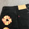 Męskie dżinsy Designer High Street Flower Denim wieniec czarne proste luźne spodnie ułożone w stos dżinsbiker mody mody skórzana plastra jesień
