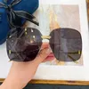 2023 Nuovo designer di lusso G Family Frame grande senza bordi Mostra occhiali da sole piccoli Wind Star Net Red Gli stessi occhiali da sole resistenti ai raggi UV GG0352