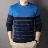 Autumn Winter New Style Simple and Casual Round Neck Long Sleeve Pullover Randig ulltröja Mäns topp