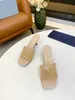 Kvinnor Summer Slippers Lady Bench Shoes Stylish Comfort Woman Flat Advanced Imitations äkta läder Valentinoes 0218
