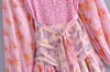 カジュアルドレスロマンチックなピンクのパッチワーク花柄のランタンスリーブドレスヴィンテージルーチ付きプリーツウエストフリルヘム女性ホリデーベスティド