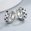 Pendientes de tuerca, joyería clásica a la moda para mujer, tablero de ajedrez de alta calidad, esmalte sencillo con personalidad a cuadros en blanco y negro