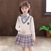 Set di abbigliamento Ragazze JK Uniforme Vestito Autunno Inverno Gioventù Bambini Stile universitario Studente Senza maniche Gilet lavorato a maglia Camicia Gonna a pieghe Set 3 pezzi