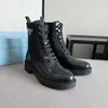 Zimowe monolity kobiety buty kostki szczotkowane buty ponowne-nylonowe emaliowane metalowe metalowe bootki Trójkąt Lady Motocykl Booty EU35-40