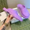 Luxe slippers merkontwerpers mannen dames holle platform sandalen gemaakt van transparant materiaal modieus zonnige strandschoenen vrouw huis veelkleurige slipper